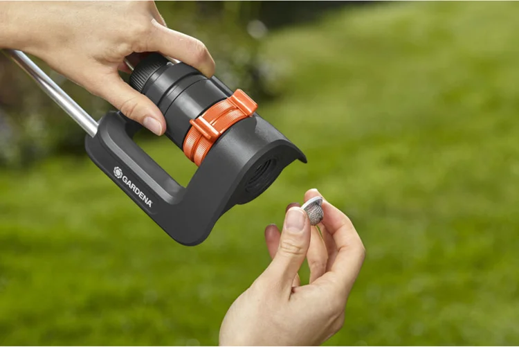 Картинка Дождеватель GARDENA 18704-20 осциллирующий Aqua L