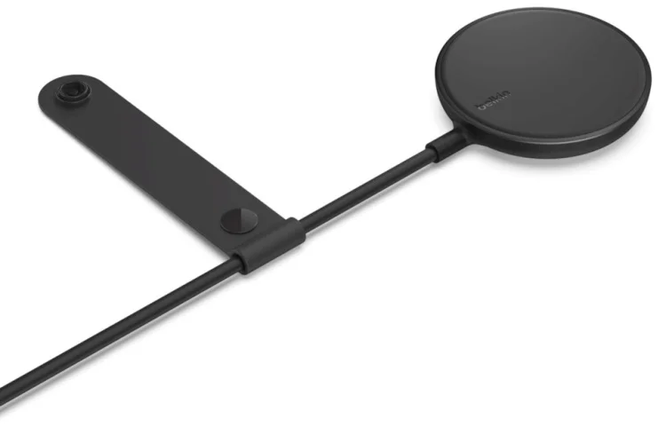 Фото Беспроводное зарядное устройство BELKIN Magnetic Portable iPhone Wireless Charger без ЗУ Black WIA005BTBK Фото Беспроводное зарядное устройство BELKIN Magnetic Portable iPhone Wireless Charger без ЗУ Black WIA005BTBK