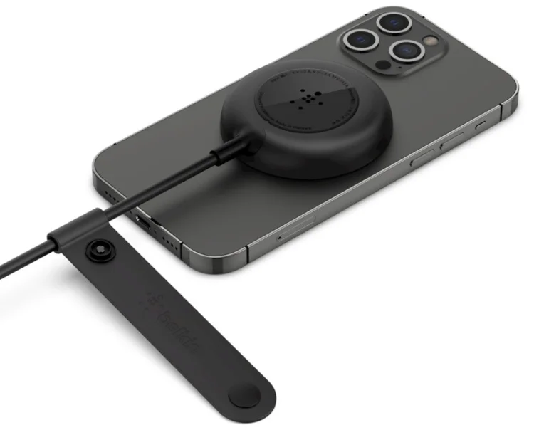 Фотография Беспроводное зарядное устройство BELKIN Magnetic Portable iPhone Wireless Charger без ЗУ Black WIA005BTBK Фотография Беспроводное зарядное устройство BELKIN Magnetic Portable iPhone Wireless Charger без ЗУ Black WIA005BTBK