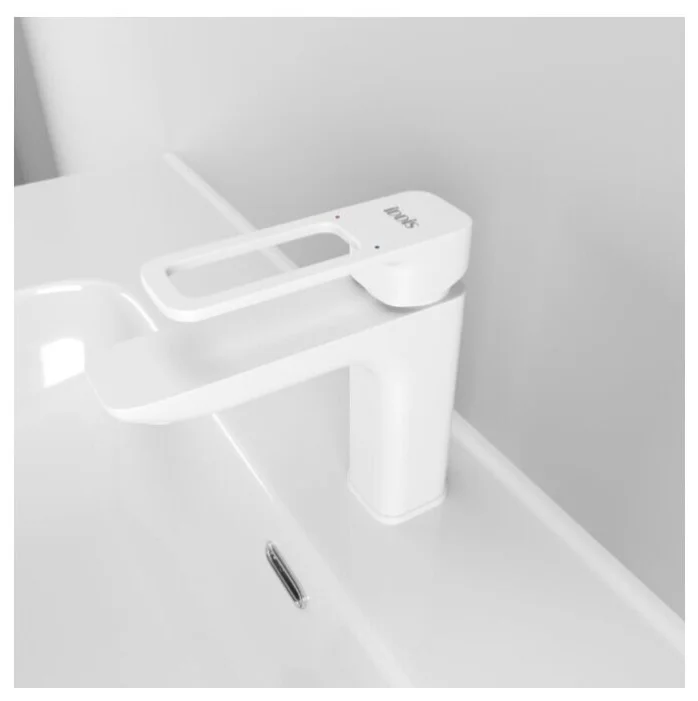 Цена Смеситель IDDIS белый матовый Slide SLIWT00i01