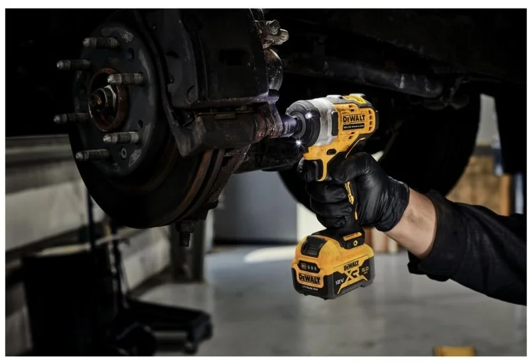 Фото Гайковерт DeWALT DCF901P1-QW