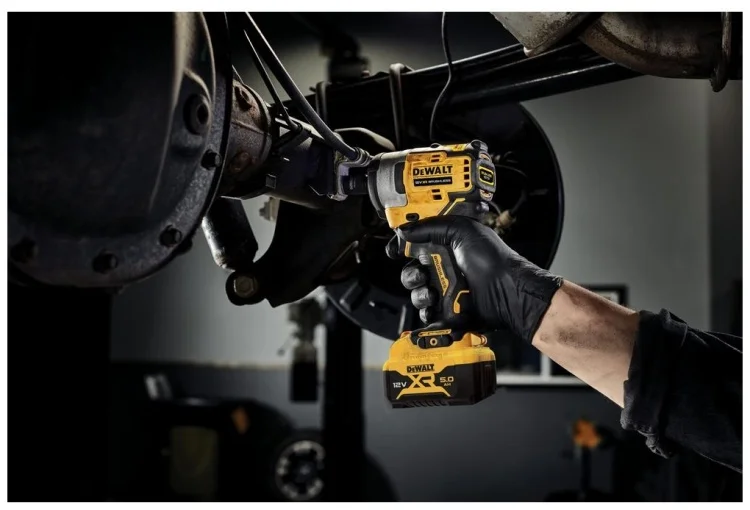Фотография Гайковерт DeWALT DCF901P1-QW