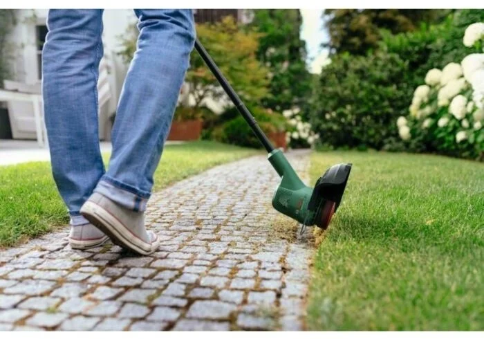 Фото Триммер BOSCH EasyGrassCut 18V-230 (06008C1A03)