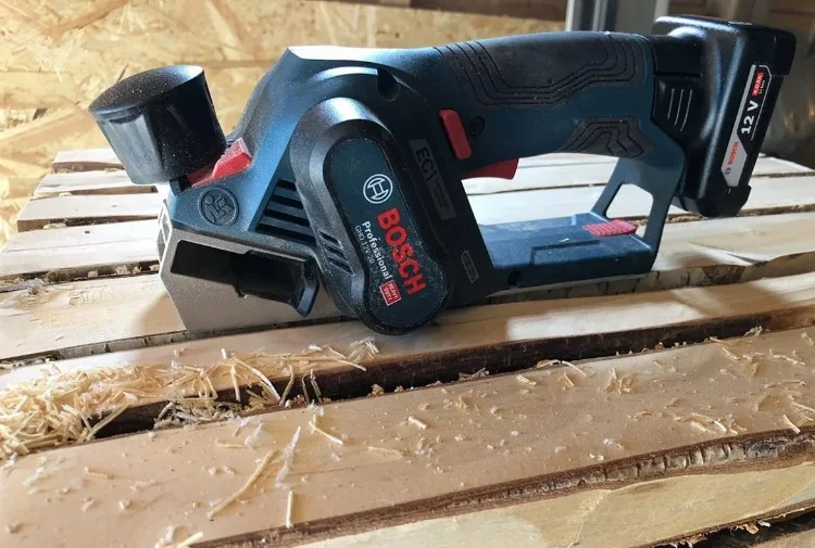Фотография Электрорубанок BOSCH GHO 12V-20 Соло 06015A7000