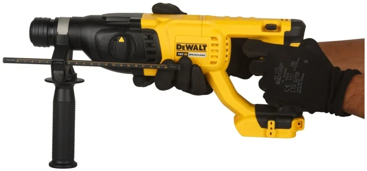 Фотография Перфоратор DeWALT DCH133NT-XJ