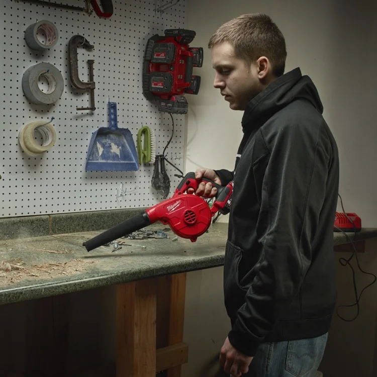 Картинка Воздуходувка MILWAUKEE M12 BBL-0 (4933472214)