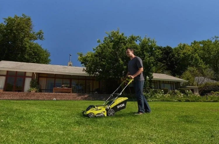 Фотография Газонокосилка RYOBI RLM18E40H