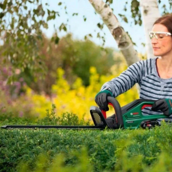 Кусторез BOSCH UniversalHedgeCut 18V-50 (0600849K00) заказать