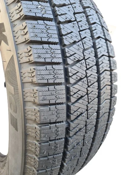 Автомобильная шина зимняя BRIDGESTONE Blizzak ICE 205/70/R15 96 S Казахстан