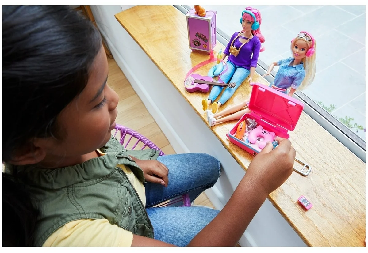 Купить Кукла BARBIE FWV26 Дейзи с котенком в пути