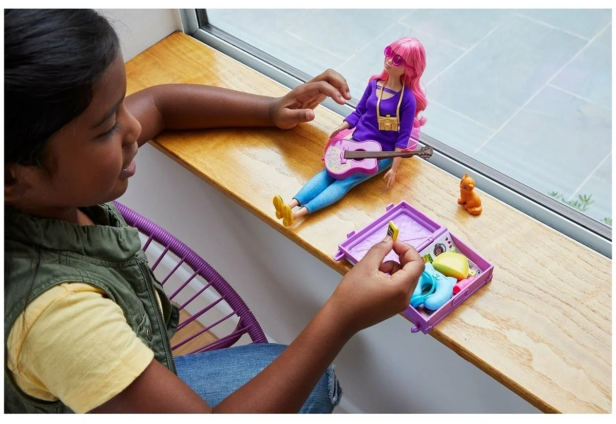 Кукла BARBIE FWV26 Дейзи с котенком в пути заказать