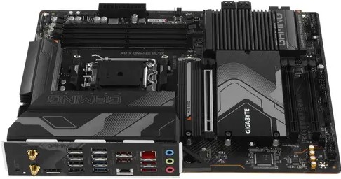 Фото Материнская плата GIGABYTE X670 GAMING X AX