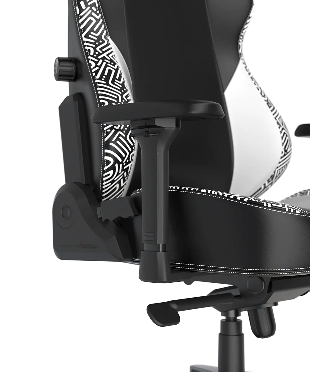 Цена Игровое компьютерное кресло DXRACER Craft Standard F-23 Emaze (GC/LCF23LTA)
