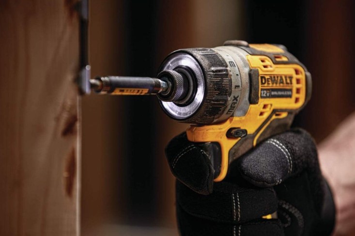 Картинка Шуруповерт DeWALT DCF601D2-QW