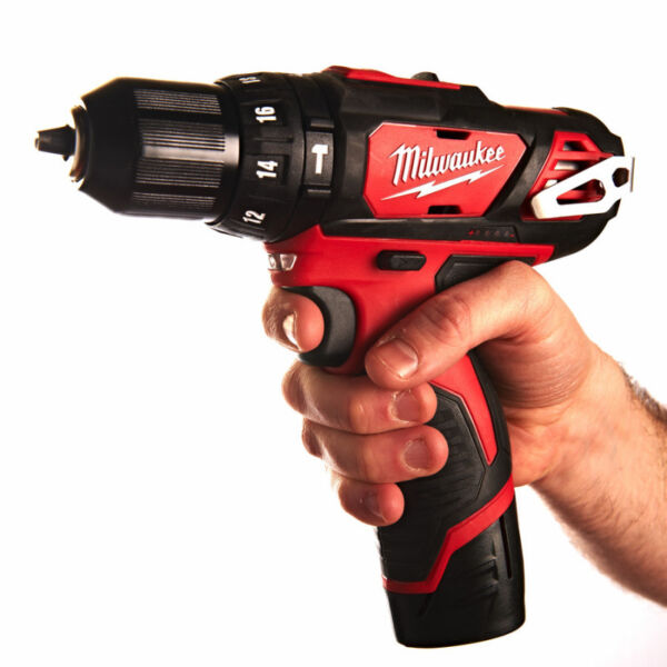 Фотография Шуруповерт MILWAUKEE M12 BPD-202С (4933441940)