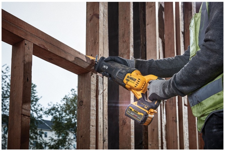 Цена Пила сабельная DeWALT DCS386NT-XJ