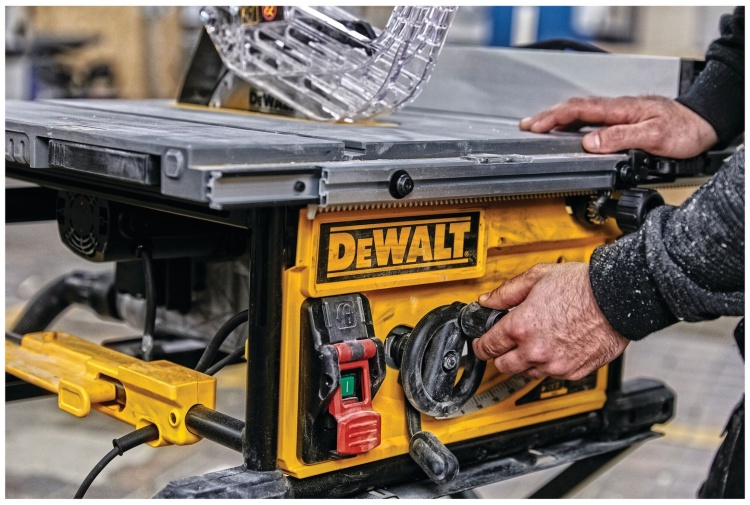 Купить Пила циркулярная DeWALT DWE7492