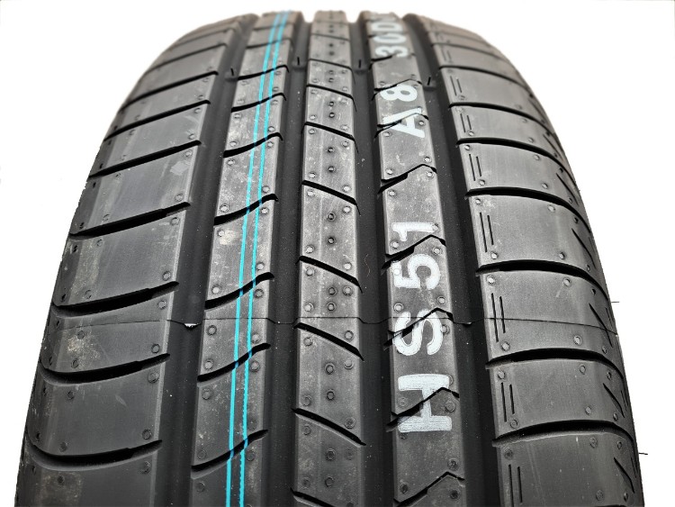 Автомобильная шина летняя KUMHO 215/60 R16 99W Ecsta HS51