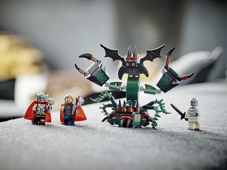 Фотография Конструктор LEGO 76207 Супер Герои Нападение на Новый Асгард