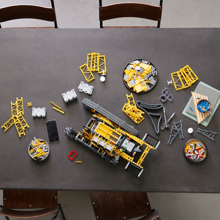 Картинка Конструктор LEGO 42146 Техник Гусеничный кран Liebherr LR 13000