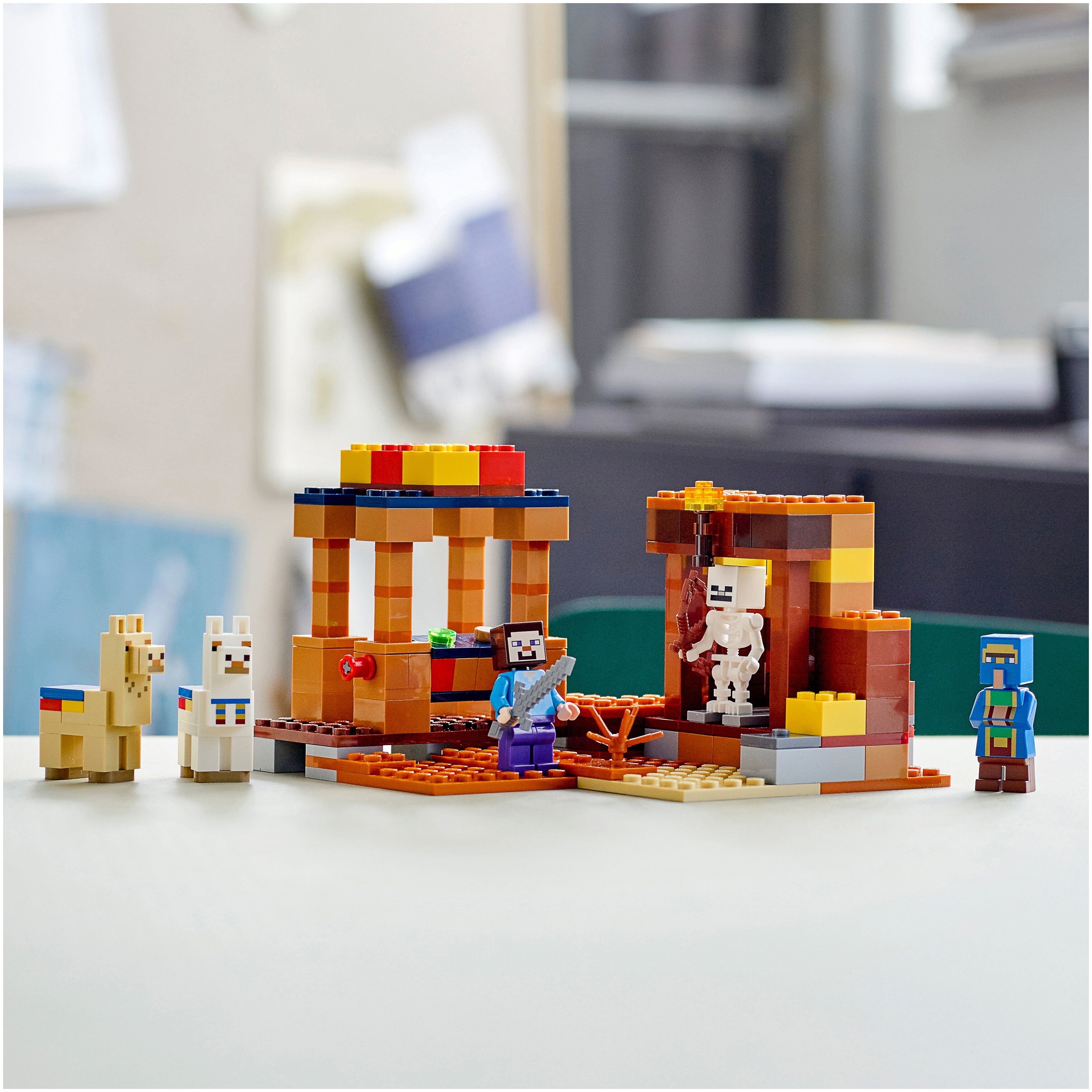 Цена Конструктор LEGO Торговый пост Minecraft 21167