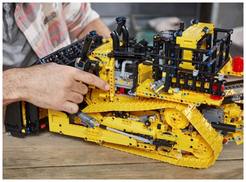 Конструктор LEGO Бульдозер Cat D11 на пульте управления TECHNIC 42131 Казахстан