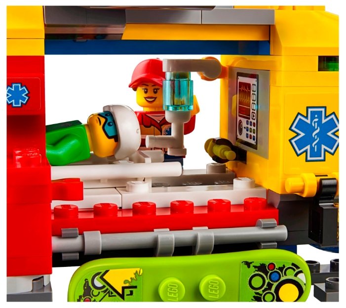 Фотография Конструктор LEGO Вертолёт скорой помощи 60179