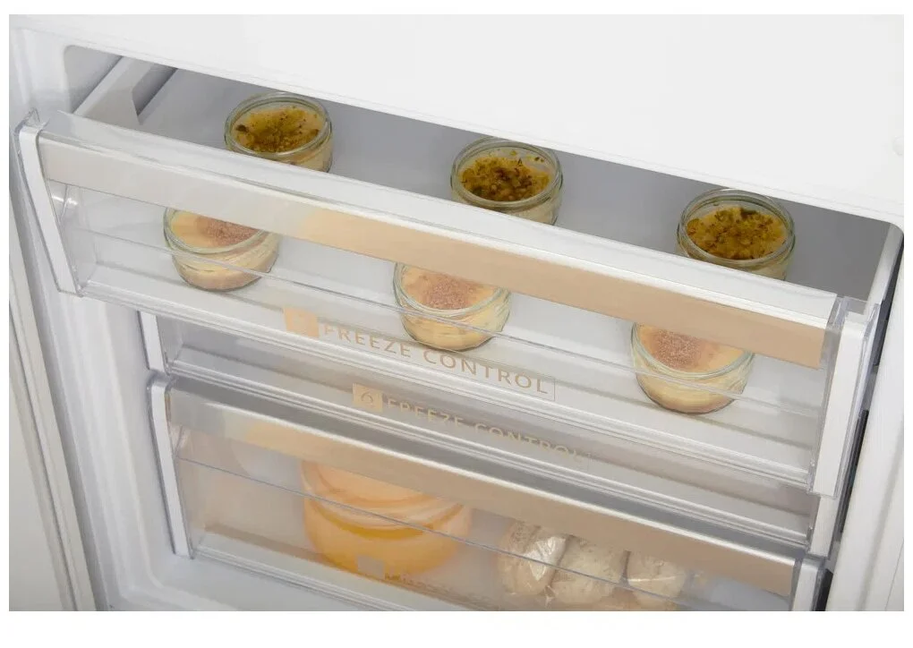 Цена Встраиваемый холодильник WHIRLPOOL SP40 802 EU