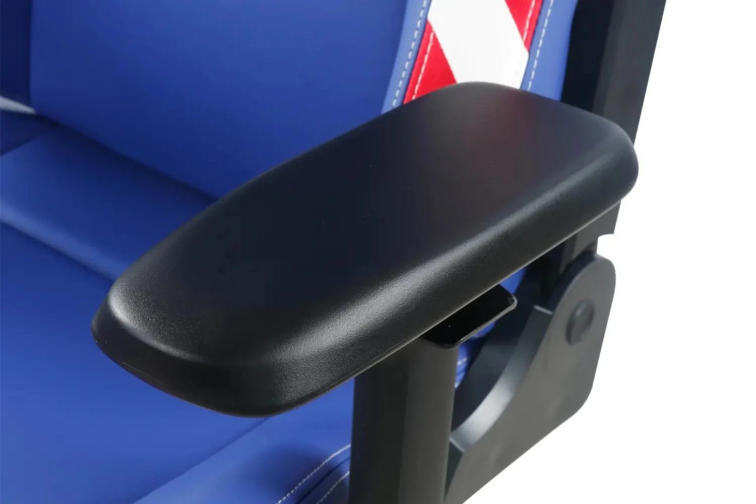 Купить Игровое компьютерное кресло DXRACER CRA-002-BW-H1-C8