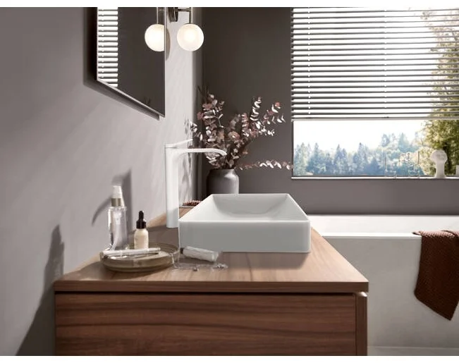 Фотография Смеситель HANSGROHE Vivenis белый для раковины 250 (75040700)