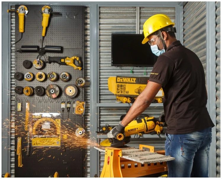 Шлифмашина DeWALT DWE4579-QS Казахстан