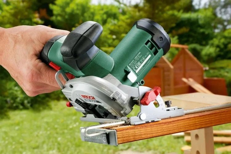 Фотография Пила BOSCH UniversalCirc 12 без акк. и заряд. у-ва (06033C7002)
