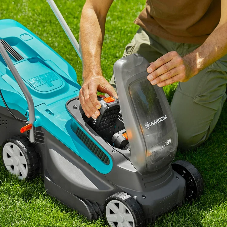 Фотография Газонокосилка аккумуляторная GARDENA 14621-20