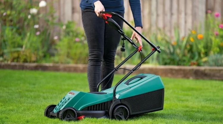 Купить Газонокосилка BOSCH Rotak 320ER (06008A600A)