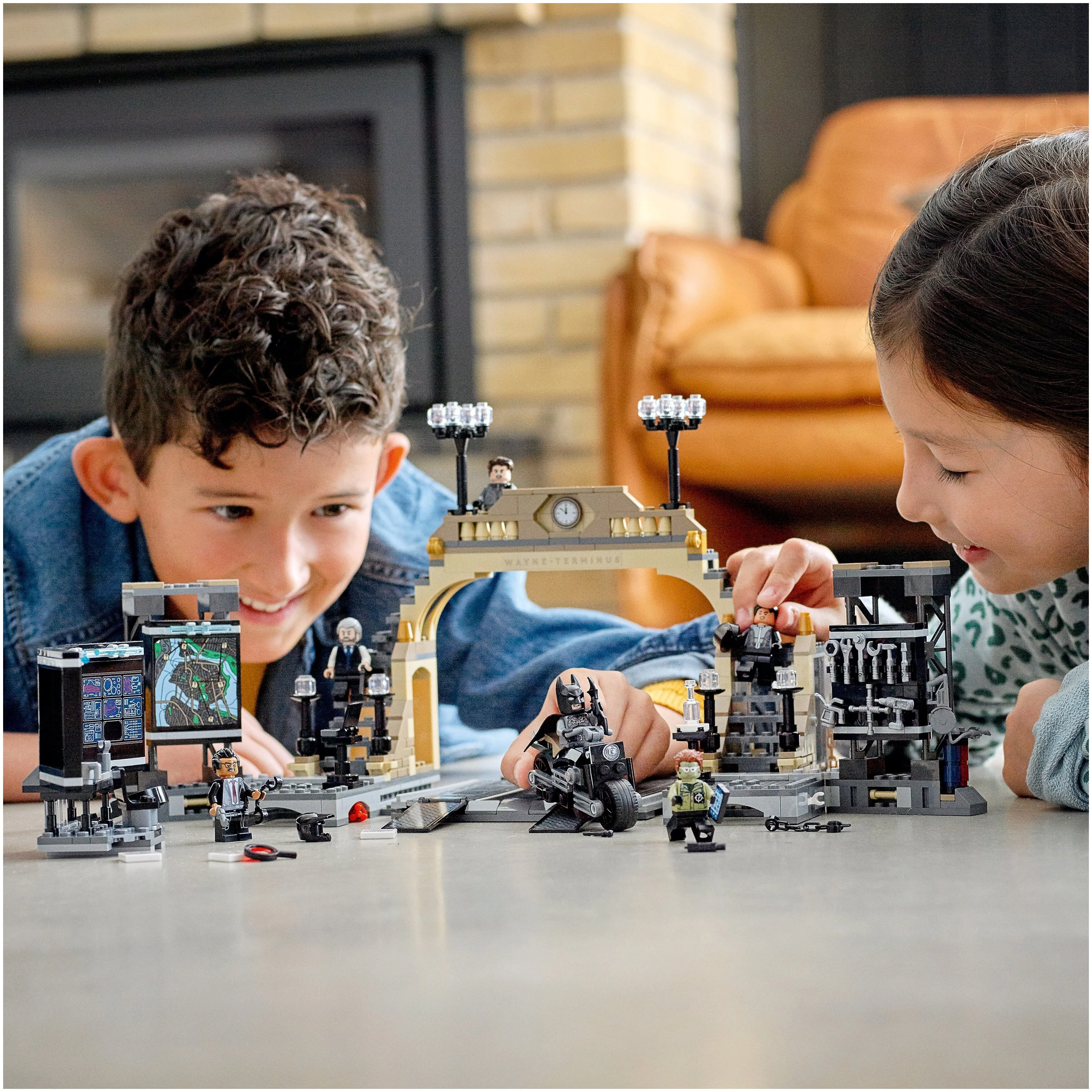 Конструктор LEGO 76183 Супер Герои Бэтпещера: схватка с Загадочником Казахстан