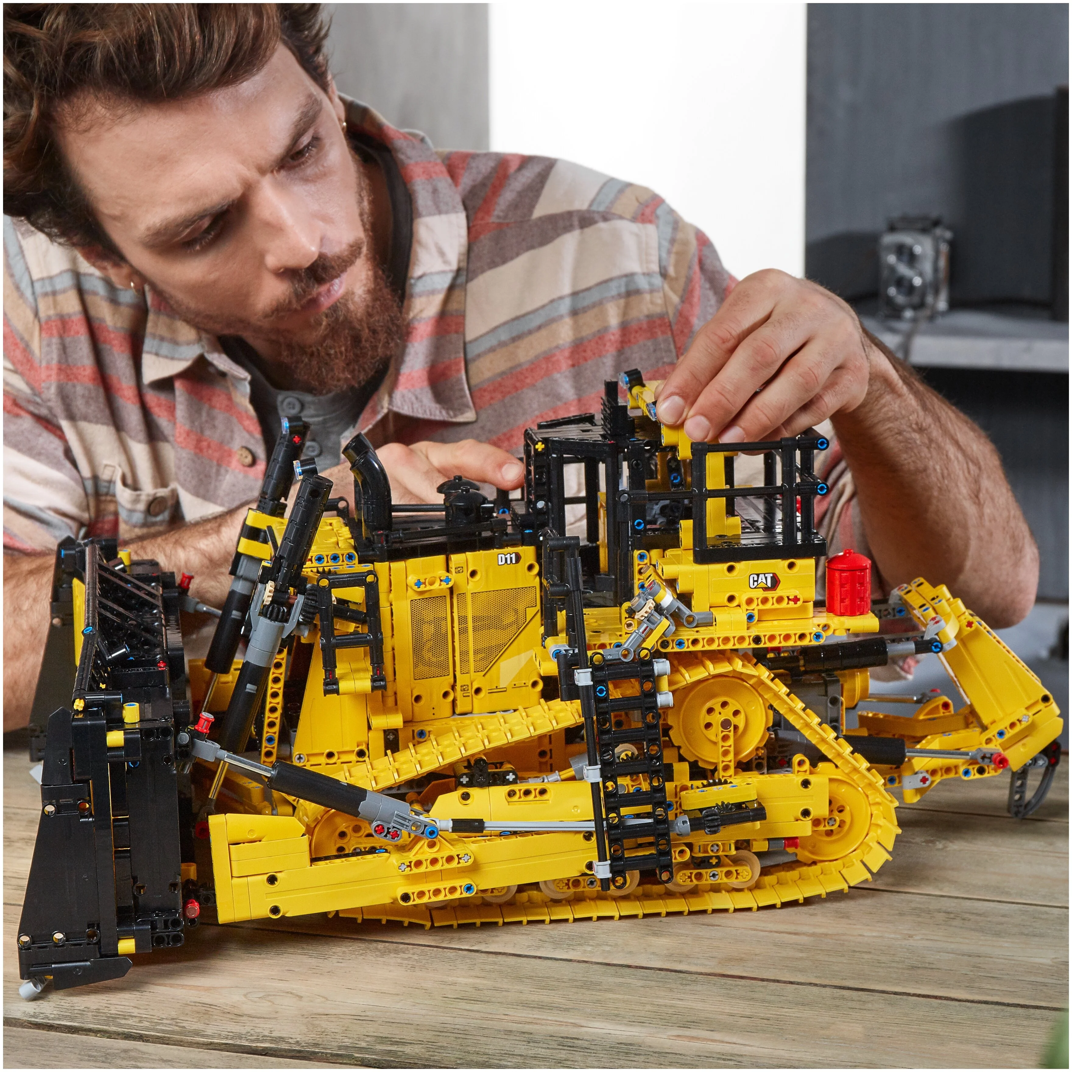 Конструктор LEGO Бульдозер Cat D11 на пультеуправления TECHNIC 42131 Казахстан