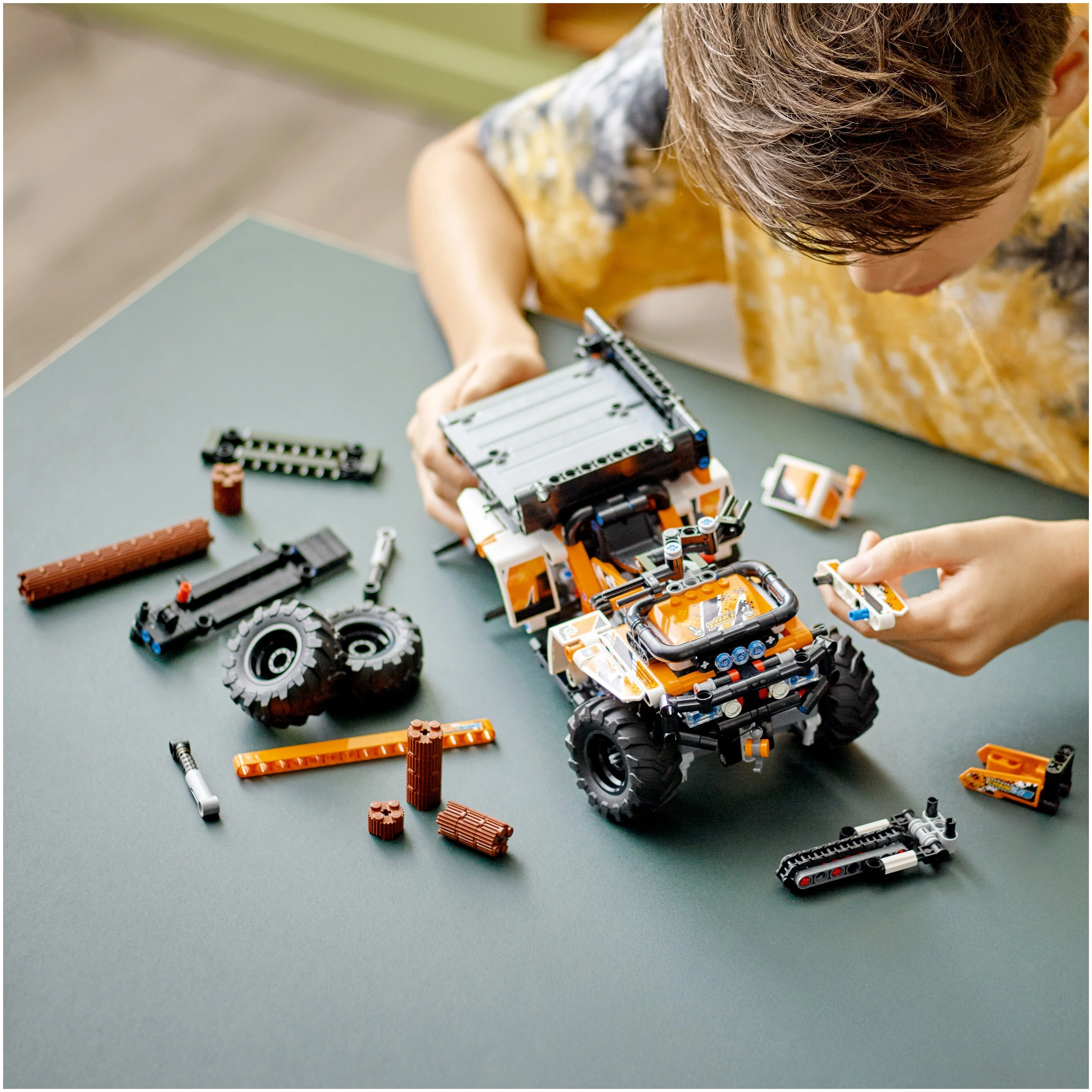 Конструктор LEGO Внедорожный грузовик Technic 42139 Казахстан