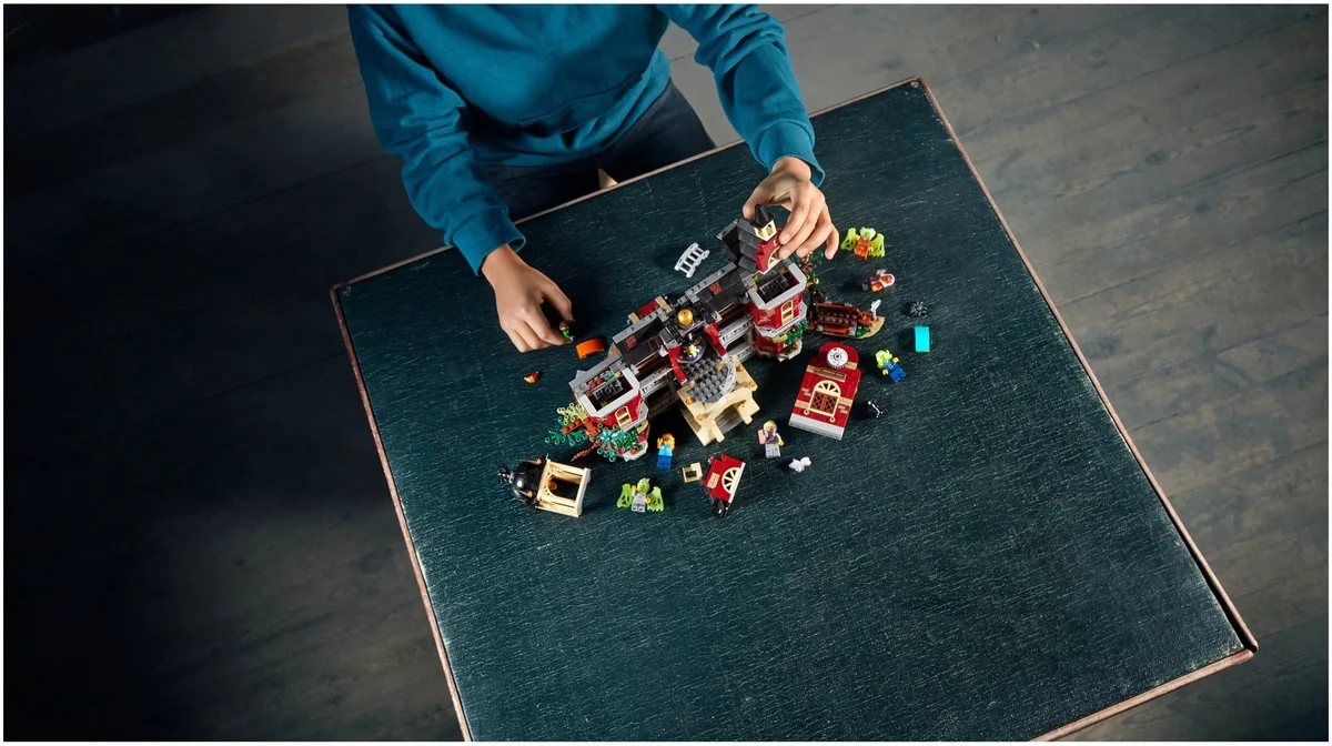 Купить Конструктор LEGO Школа с привидениями Ньюбери Hidden Side 70425