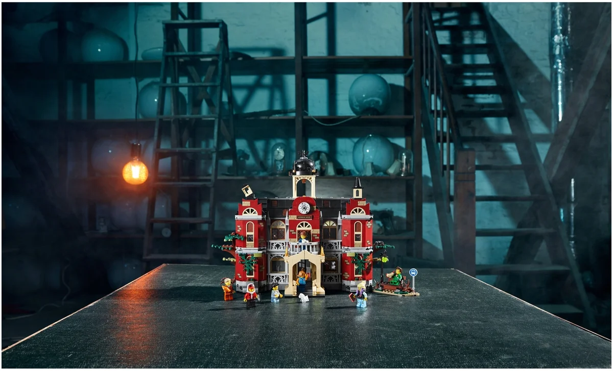 Конструктор LEGO Школа с привидениями Ньюбери Hidden Side 70425 заказать