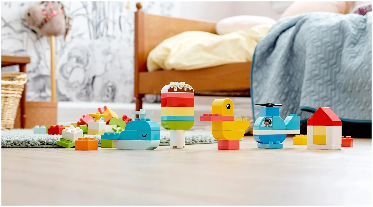 Конструктор LEGO 10909 Классика Шкатулка-сердечко Казахстан