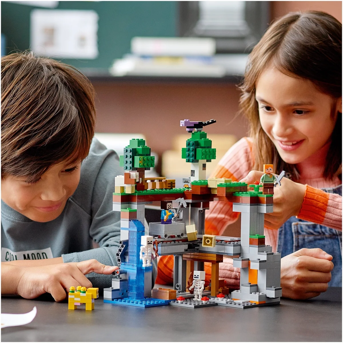 Конструктор LEGO 21169 Minecraft Первое приключение Казахстан