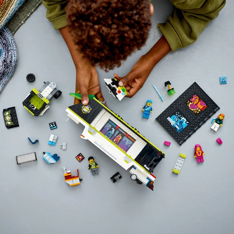 Цена Конструктор LEGO 60388 Город Фургон для видео игр